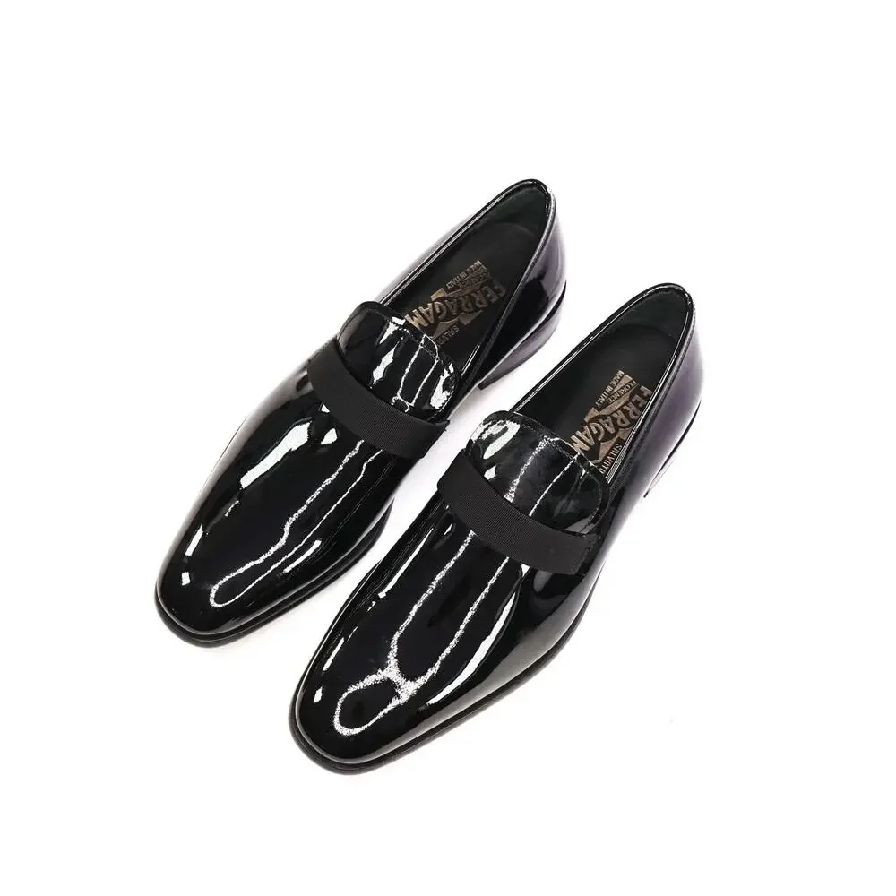 $695 FERRAGAMO - Black Patent Leather Loafers - 7 D